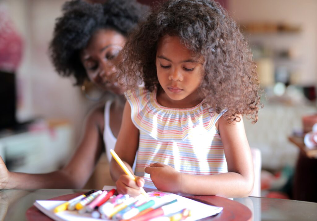 atelier artistique maman et sa fille